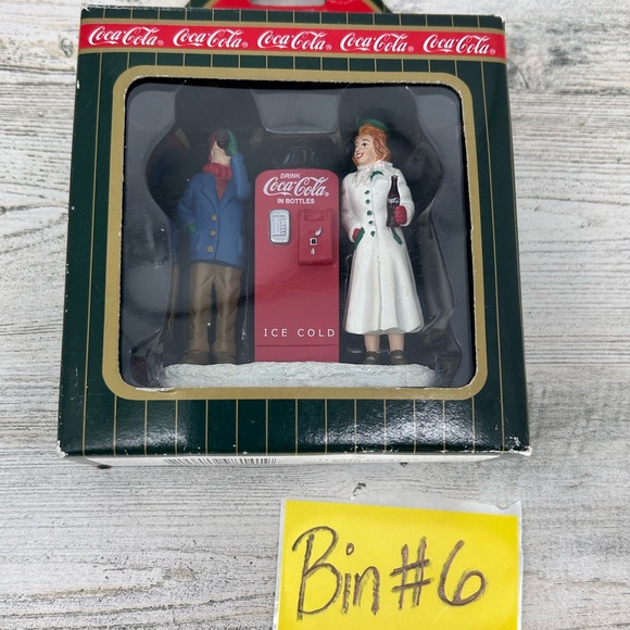 Coca Cola Town Square Collection Accessories, Couple At Vending Machine #CG3432 - Picture 1 of 3